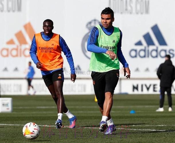 记者:本泽马仍然单独训练 门迪已参加球队合练 记者:本泽马仍然单独训练 门迪已参加球队合练